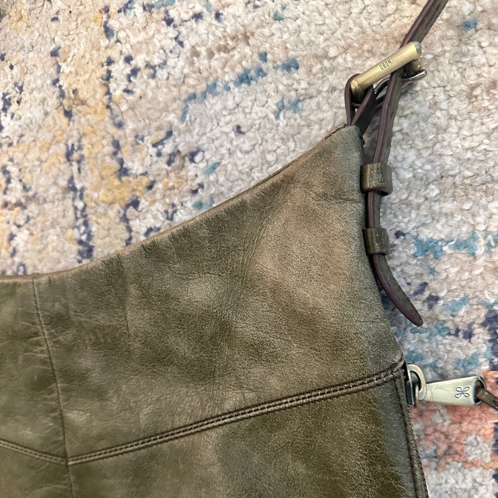 Hobo "Serra" leather shoulder bag in distressed Olive green w/inside pockets - Picture 8 of 16